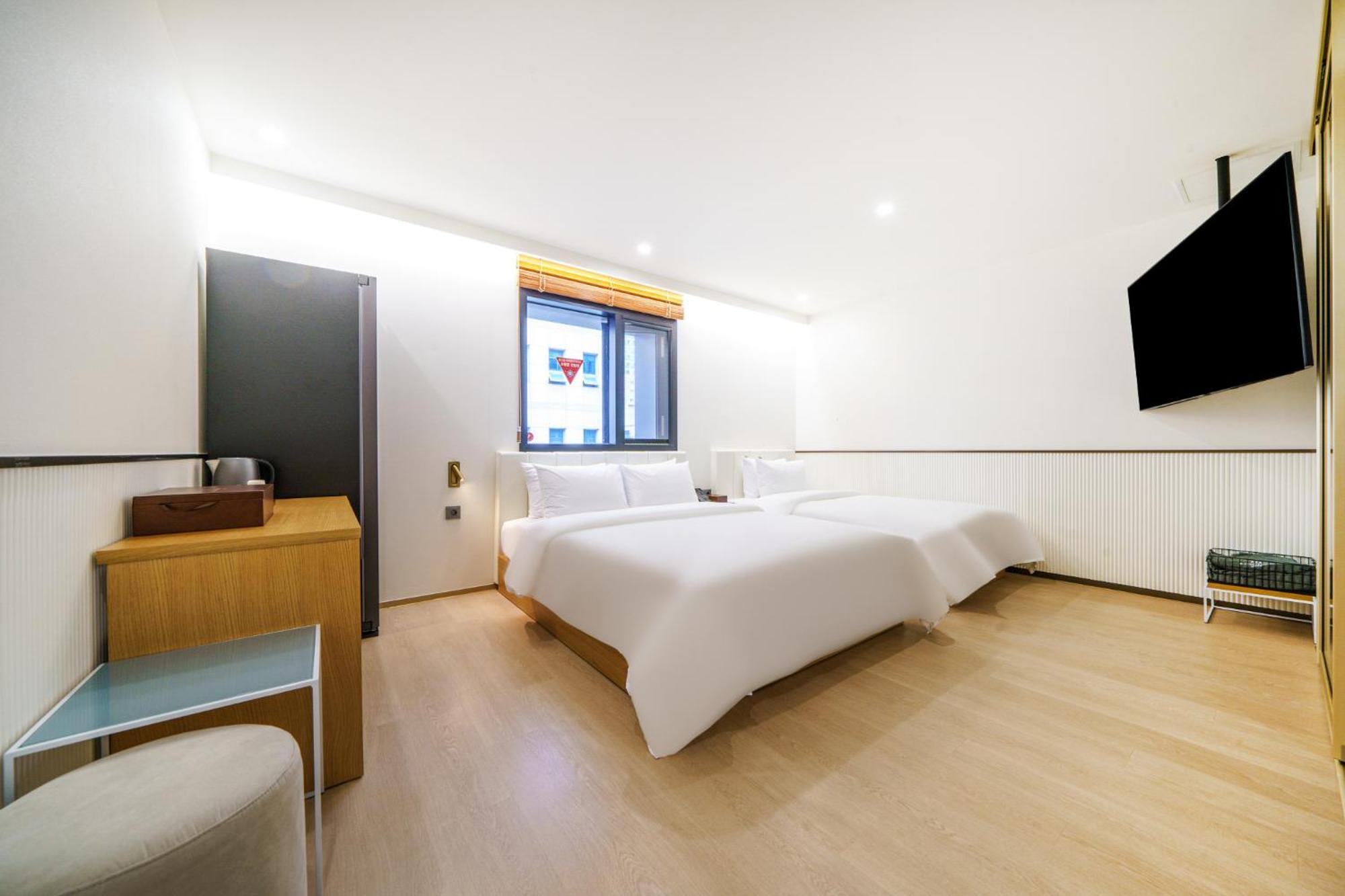 Busan H-Avenue Hotel Seomyeon Station Exterior photo
